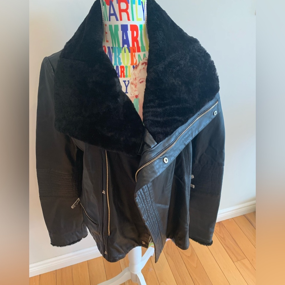 NWOT Badgley Mischka Black Leather Moto Jacket w/Lamb Fur Collar - Picture 4 of 14